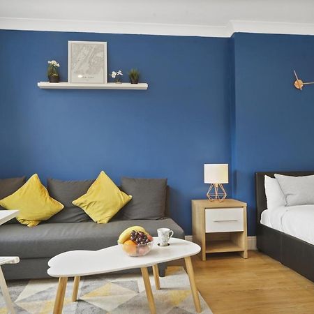 Studio Apartment By Homely Stays 伦敦 外观 照片